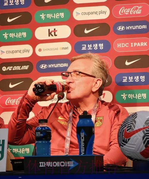 伊万科维奇出席媒体见面会:自豪成为中国队主教练 伊万科维奇出席媒体见面会:自豪成为中国队主教练